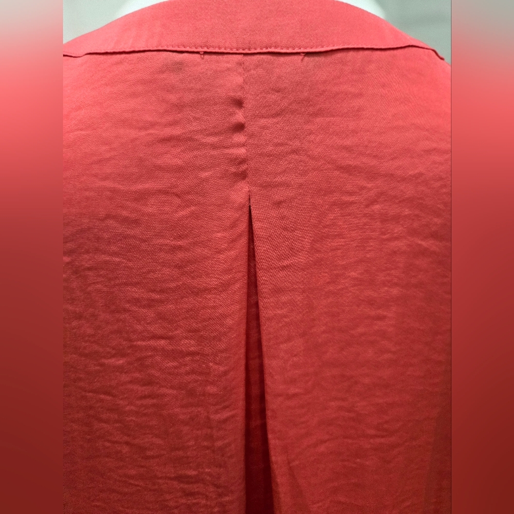 Vera Wang, Women's V-Neck Coral Short Sleeve Top. Med. - Picture 5 of 16